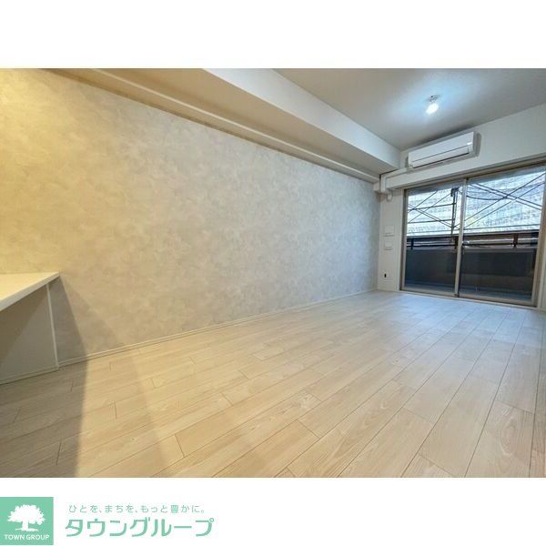 スプランディッド大阪EASTの居間写真