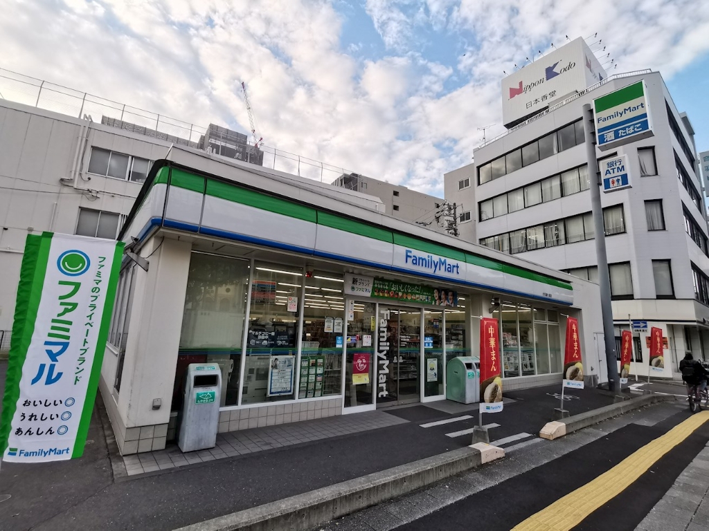 コンビニ　ファミリーマート 伏見通大須店（コンビニ）まで244m
