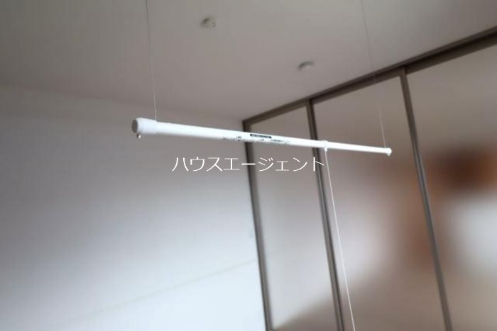 その他　室内物干しがあり雨の日のお洗濯も安心です。