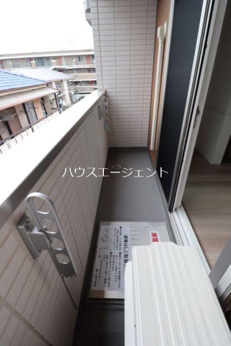 バルコニー　リビング横洋室にベランダがあります。