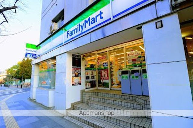コンビニ　ファミリーマート九段南二丁目店（コンビニ）まで179m