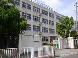 小学校　東大阪市立八戸の里東小学校（小学校）まで875m