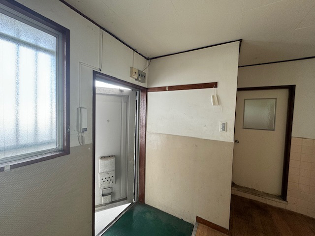 阪急宝塚線 岡町駅 徒歩12分 5階建 築53年の玄関写真