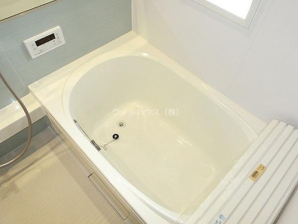 バス・シャワールーム　浴室乾燥機、追焚機能付の広々バスルーム！