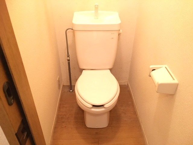 東急東横線 綱島駅 徒歩9分 2階建 築29年のトイレ写真