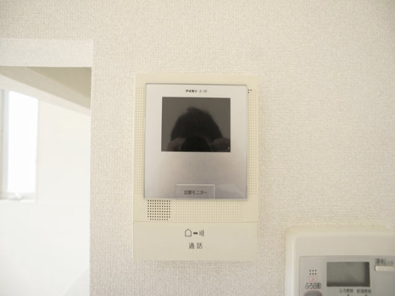 その他設備　訪問者の確認ができるTVドアホン付きです♪