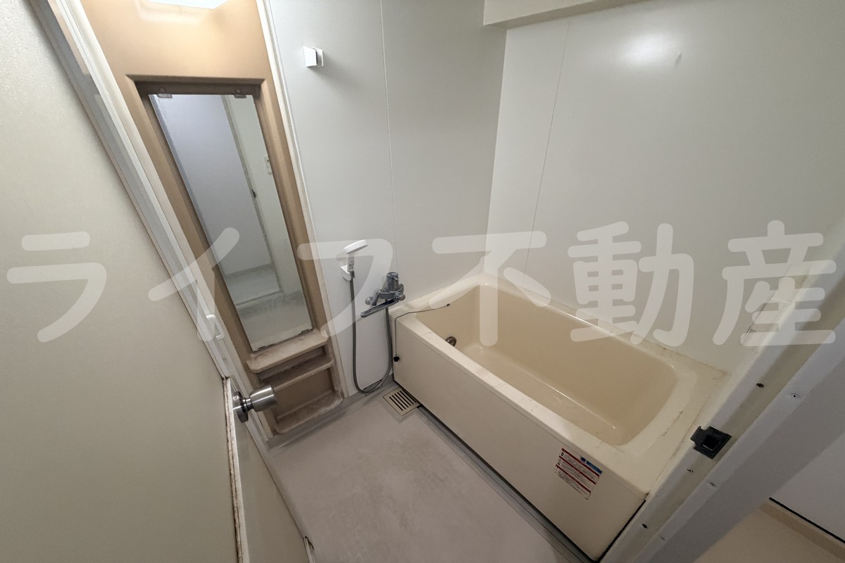 バス・シャワールーム　落ち着いた空間のお風呂です