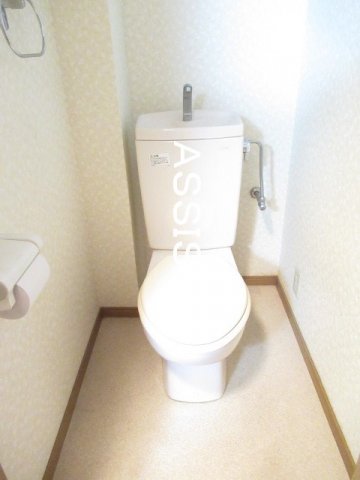 トイレ　写真：設備同仕様の別物件です