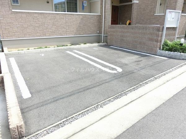 駐車場　敷地内駐車場！