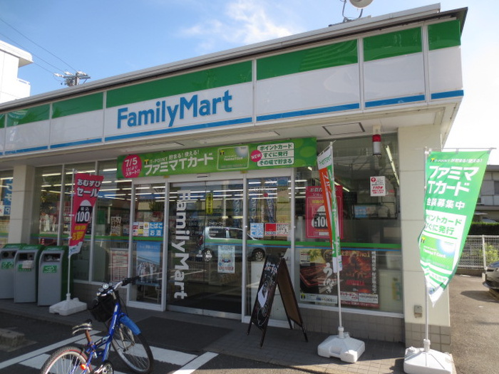 コンビニ　ファミリーマート（コンビニ）まで350m