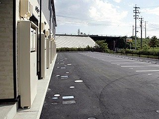 【レオパレスアイニティの駐車場】