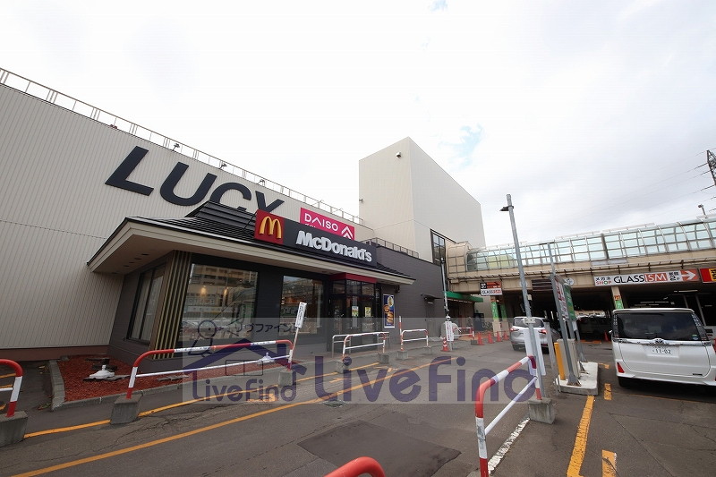 【札幌市白石区栄通のアパートのショッピングセンター】