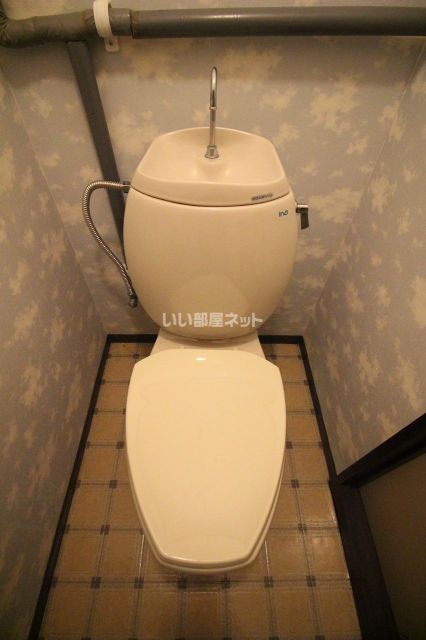 【寿アパートのトイレ】