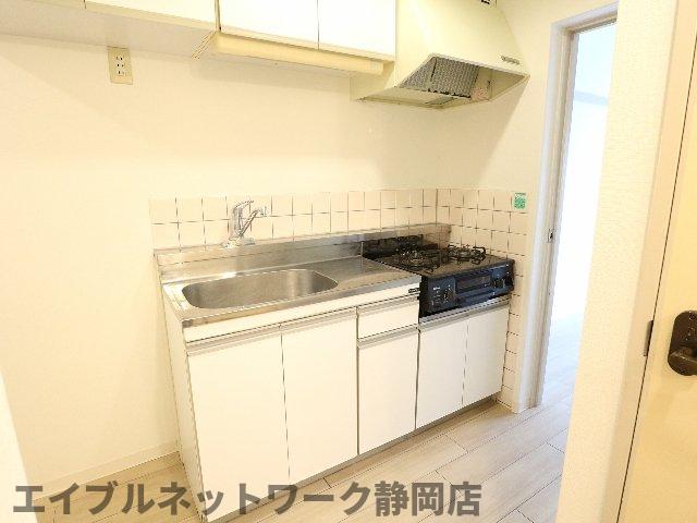 【静岡市葵区伝馬町のマンションのキッチン】