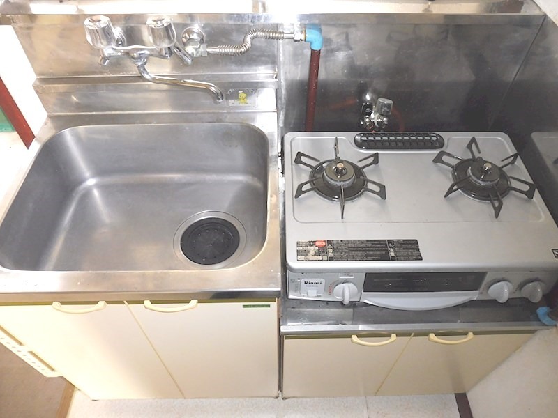 キッチン　2口ガスコンロ付き