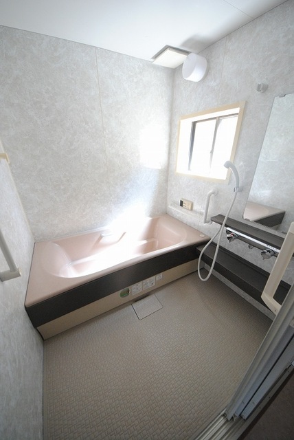 バス・シャワールーム　写真は２０２号室