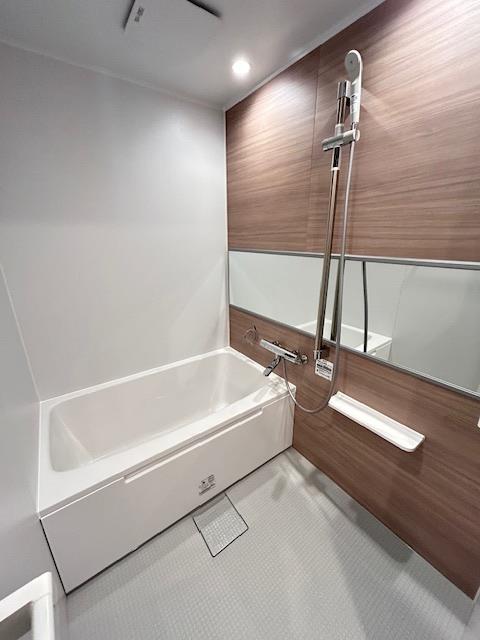 バス・シャワールーム　同タイプの別部屋の写真です