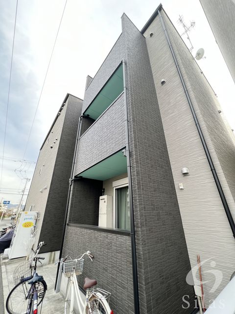 東大阪市稲田新町のアパートの建物外観