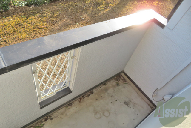 バルコニー　バルコニーは洗濯物を干すのに十分な広さがありますね。