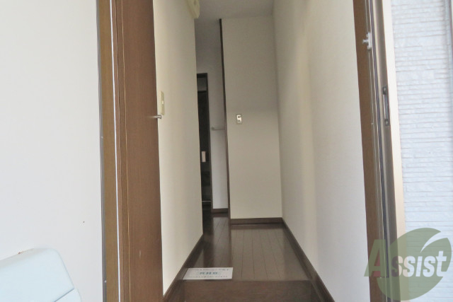 玄関　玄関からの写真です。開けてすぐにお部屋が無いのはいいですね。