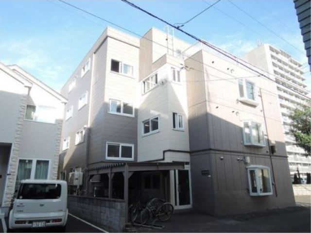 札幌市北区北二十七条西のマンションの建物外観