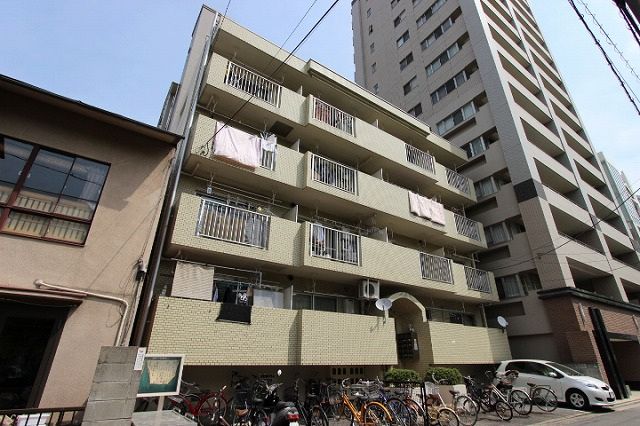 【松井マンションの建物外観】