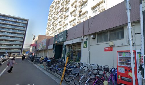 【横浜市金沢区柴町のアパートのスーパー】