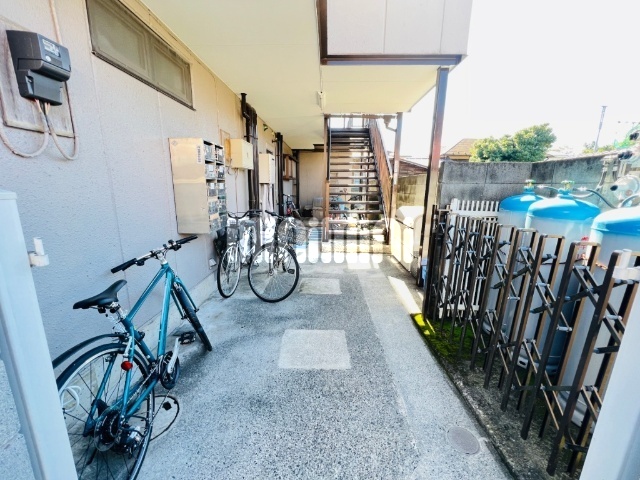 エントランス　自転車駐輪スペース