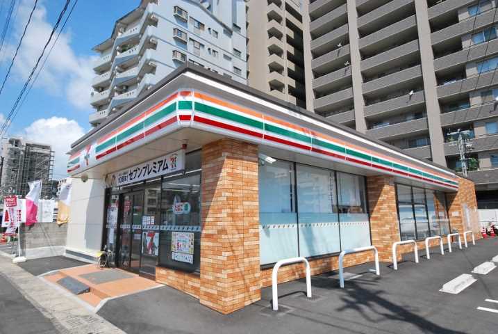 コンビニ　セブンイレブン鹿児島加治屋町店（コンビニ）まで98m