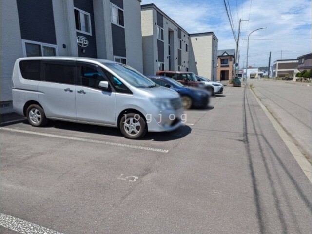 【苫小牧市明野新町のアパートの駐車場】