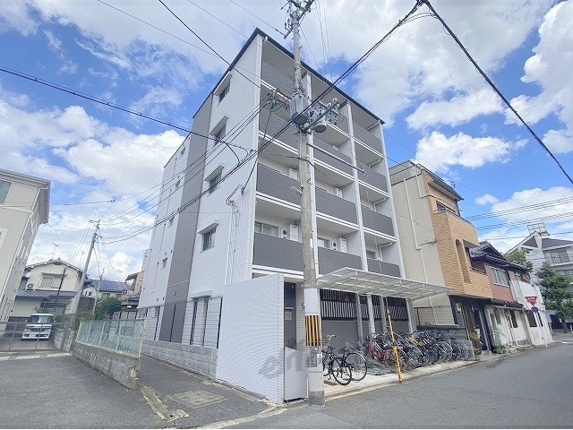 京都市左京区北白川久保田町のマンションの建物外観