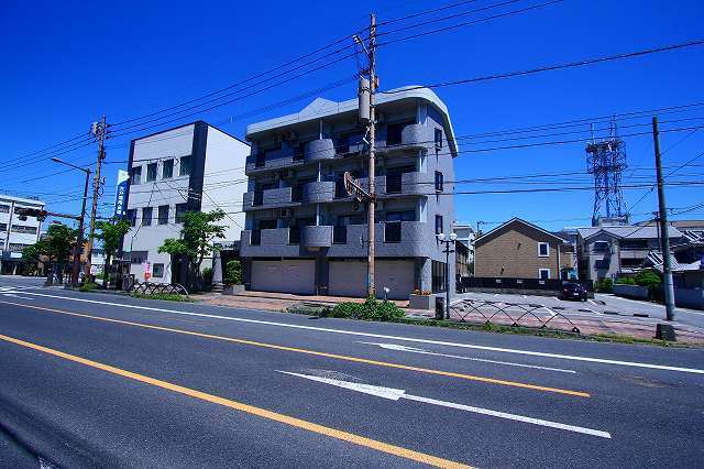 大分市中鶴崎のマンションの建物外観