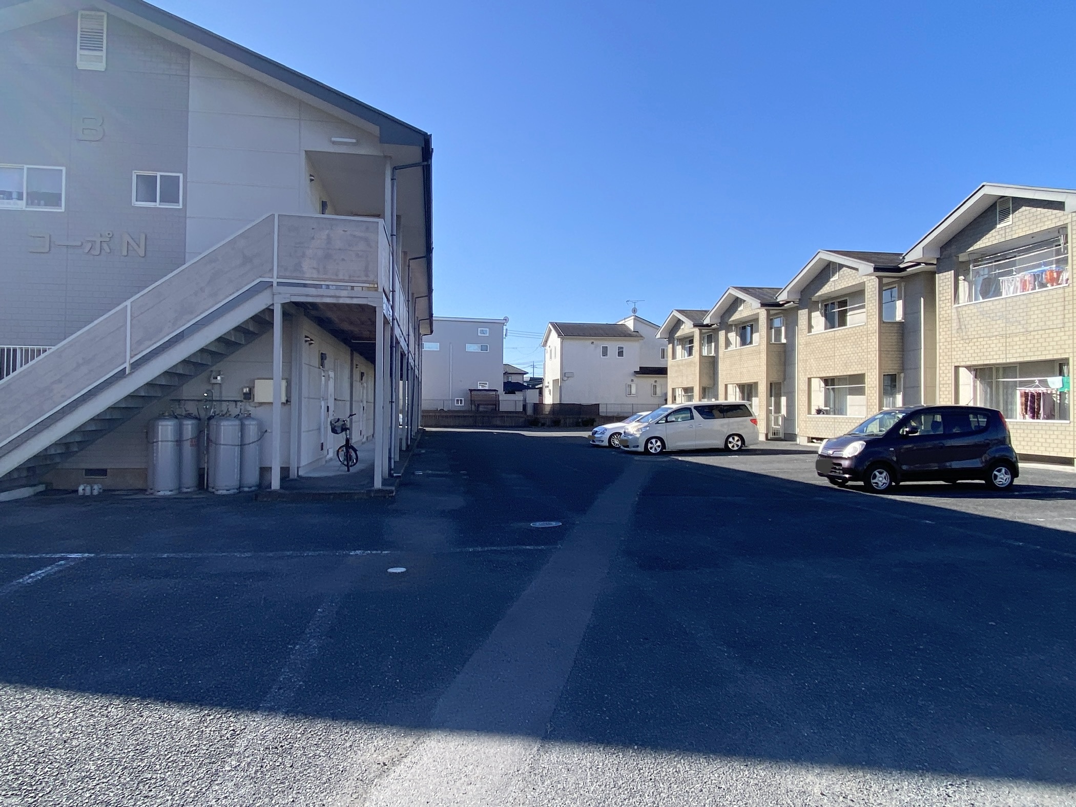 駐車場　ゆったりめの駐車場