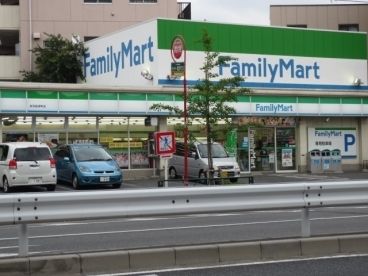 コンビニ　ファミリーマート赤羽岩淵町店（コンビニ）まで300m