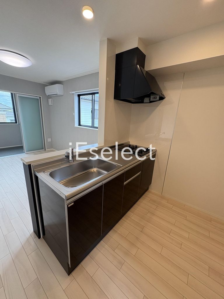 キッチン　作業スペースが広く取れますね♪