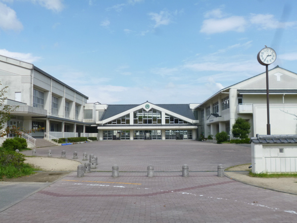 小学校　武雄市立御船が丘小学校（小学校）まで2063m