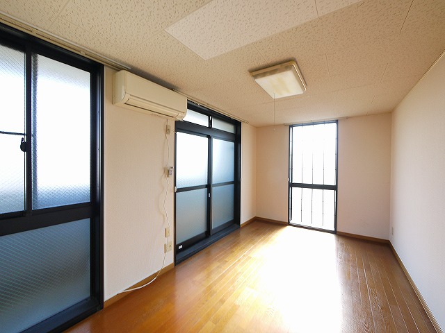 居室・リビング　こちらのリビングで趣味の時間をお楽しみください