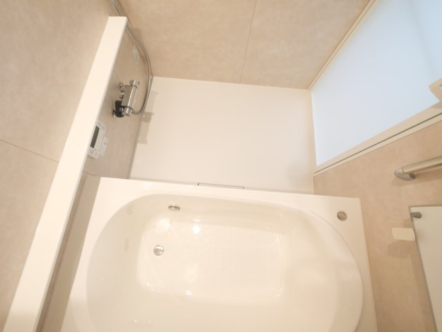 バス・シャワールーム　コンパクトで使いやすいお風呂です