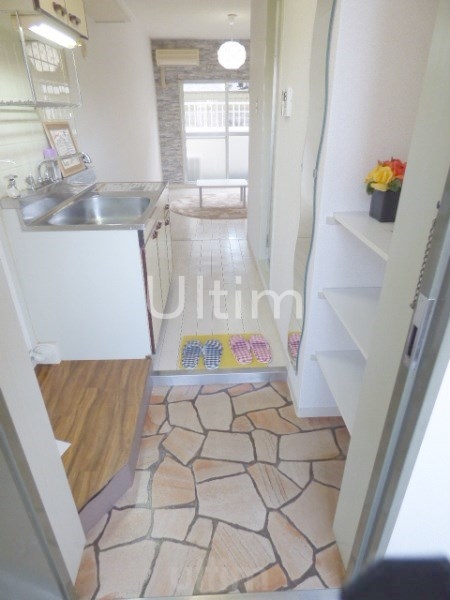 玄関　別部屋のお写真です。ご参考までに！