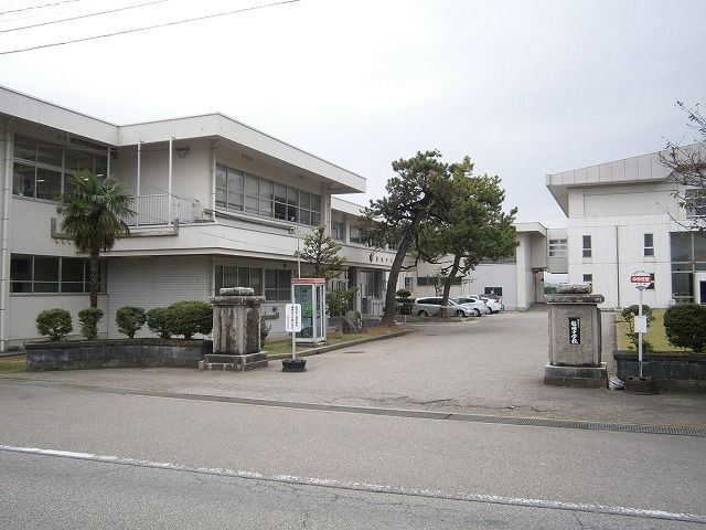 中学校　福岡中学校（中学校）まで1900m