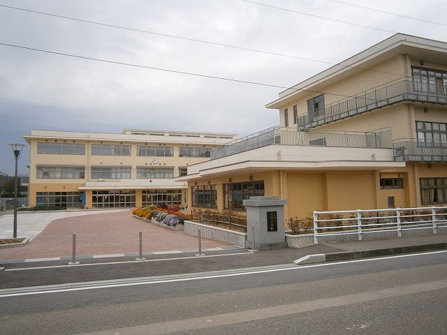 小学校　福岡小学校（小学校）まで1700m