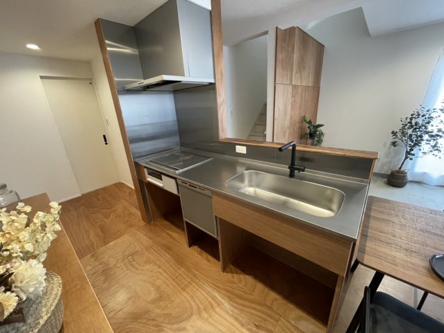 キッチン　※モデルルーム仕様・・・家具やインテリアは実際つきません。