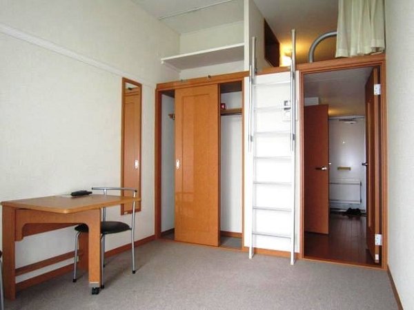 居室・リビング　家具家電付のお部屋です。