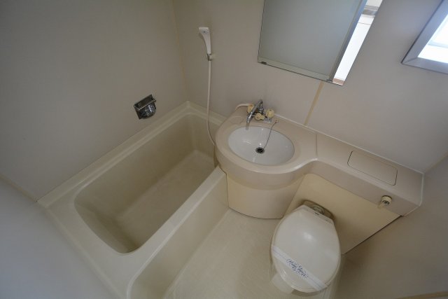 バス・シャワールーム　シンプルで機能的なユニットバスです！