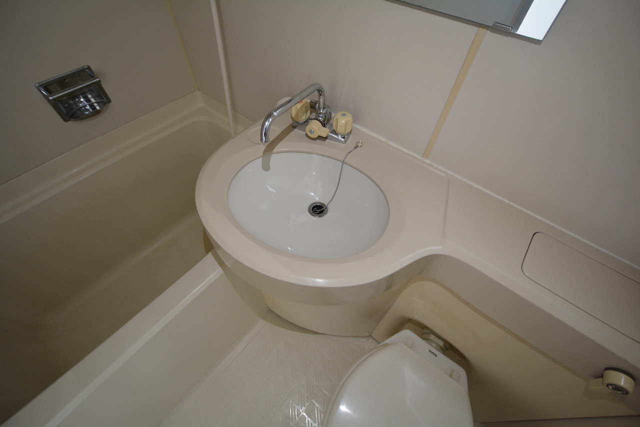 洗面設備　浴室内に洗面台付き！