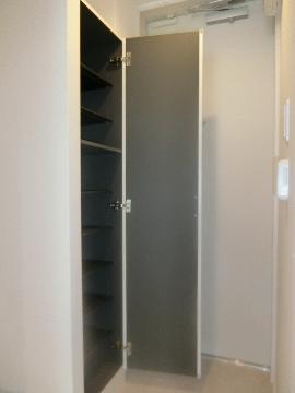 リブリ・茨木春日　玄関　シューズＢＯＸ