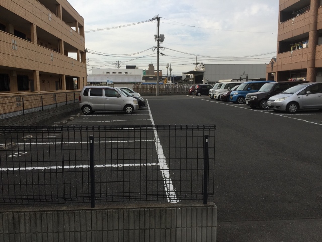 駐車場　エントランス