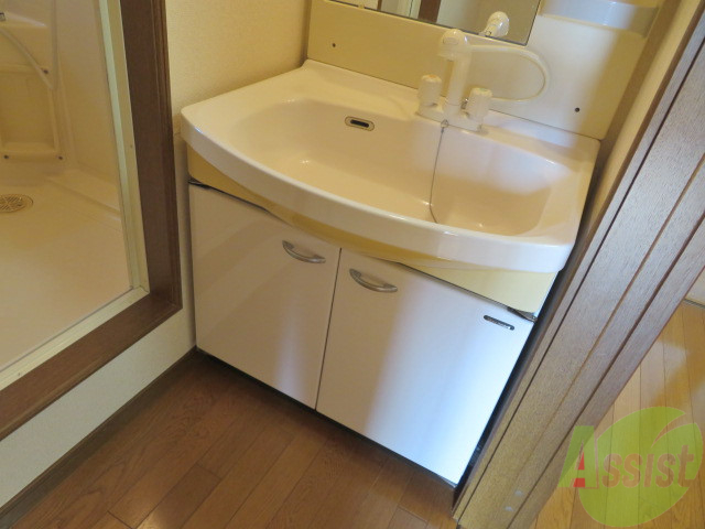 洗面設備　シャンプードレッサー。身支度はここでばっちり。