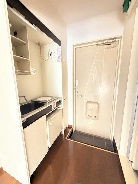 玄関　玄関、キッチン