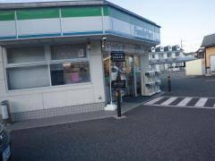 コンビニ　ファミリーマート町屋八丁目店（コンビニ）まで183m